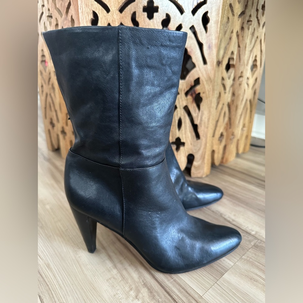 Vince Camuto Black Leather “Ezabelle” Boots Size 8.5